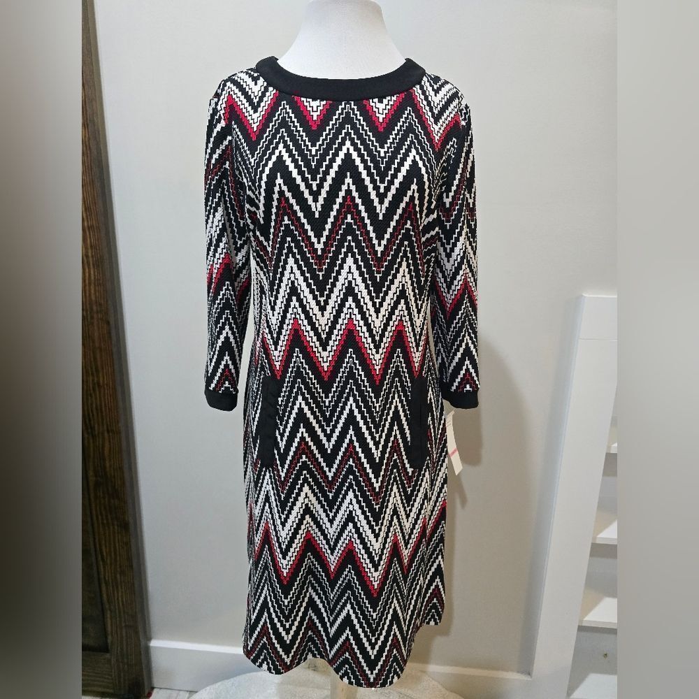 Madison Leigh shift dress featuring a red, black, and white chevron NWT Size 10